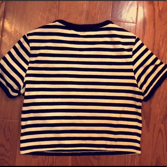 Black and white striped crop top - Picture 3 of 3